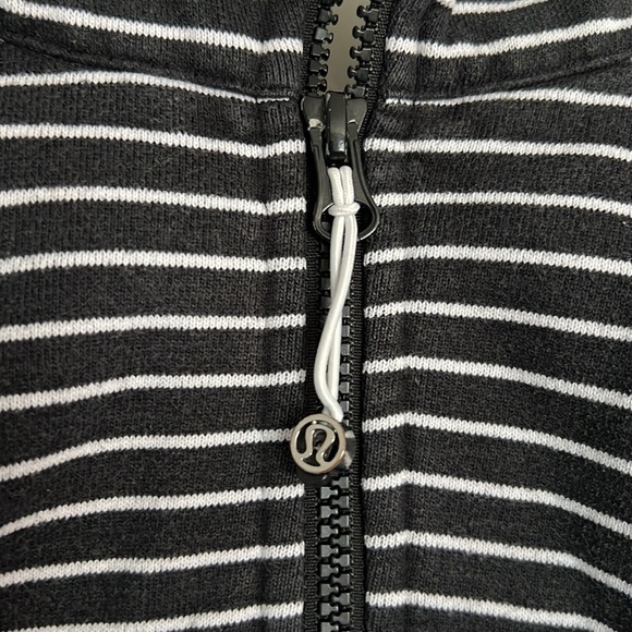 Lulu scuba hoodie with contrast material in hood - Picture 2 of 5